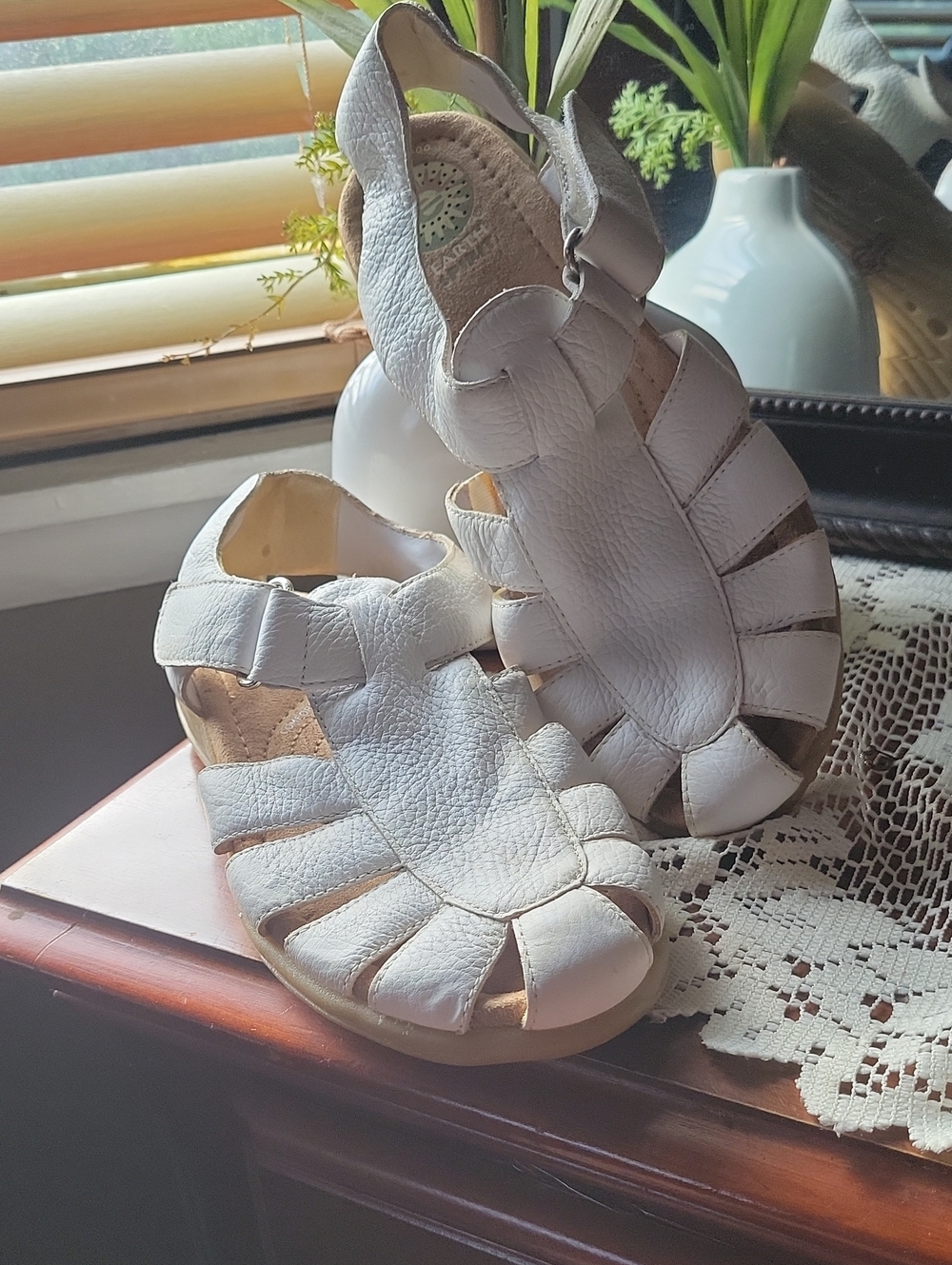 Earth Spirit White Leather Fisherman Sandals — Women's